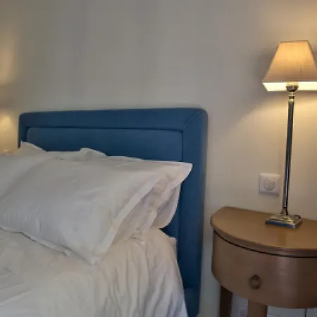 One Bed Just Minutes Walk From The Croisette And The Palais In A Secure 1693 Cannes